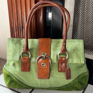 Perfect Y2K vintage Coach shoulder bag with iconic signature jacquard